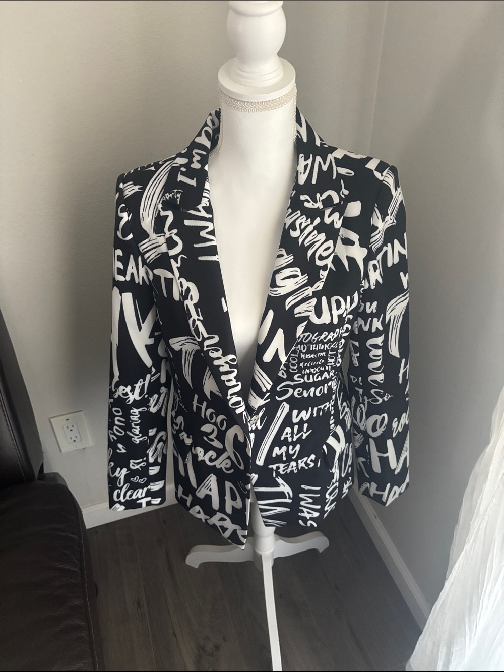 L'ATISTE Black and White Script Print Blazer
